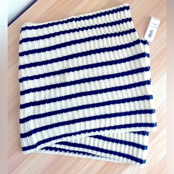 Old Navy Rib Knit Infinity Scarf Womens Blue Cream Stripes Warm Wrap NWT - Picture 3 of 6
